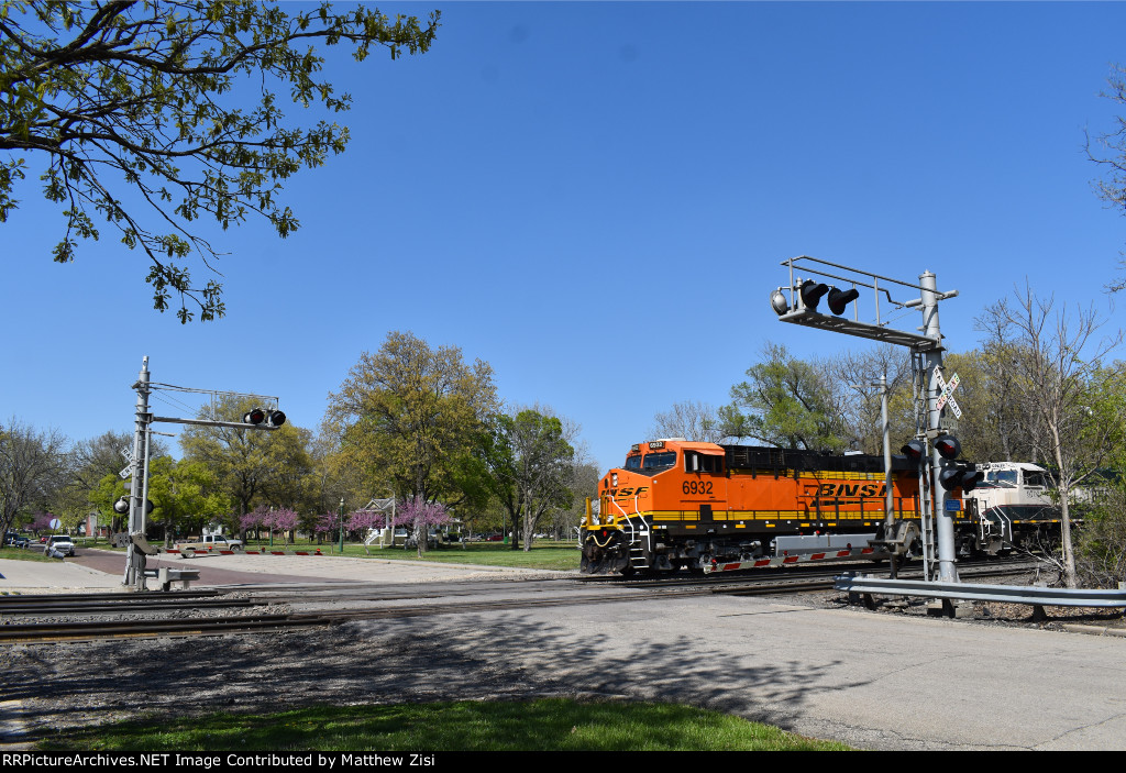 BNSF 6932